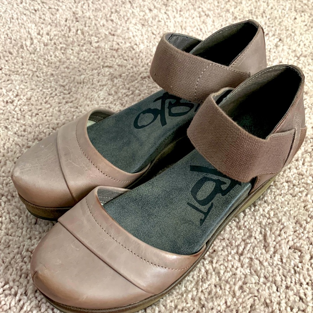 OTBT Women's Platform Mary Jane Heels in Taupe Pink